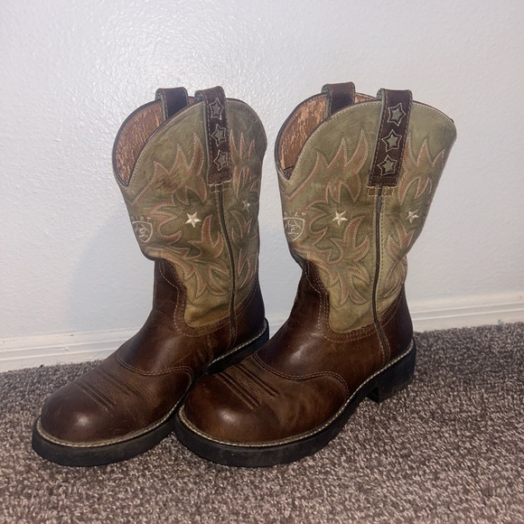 Ariat cowboy boots - Picture 1 of 2